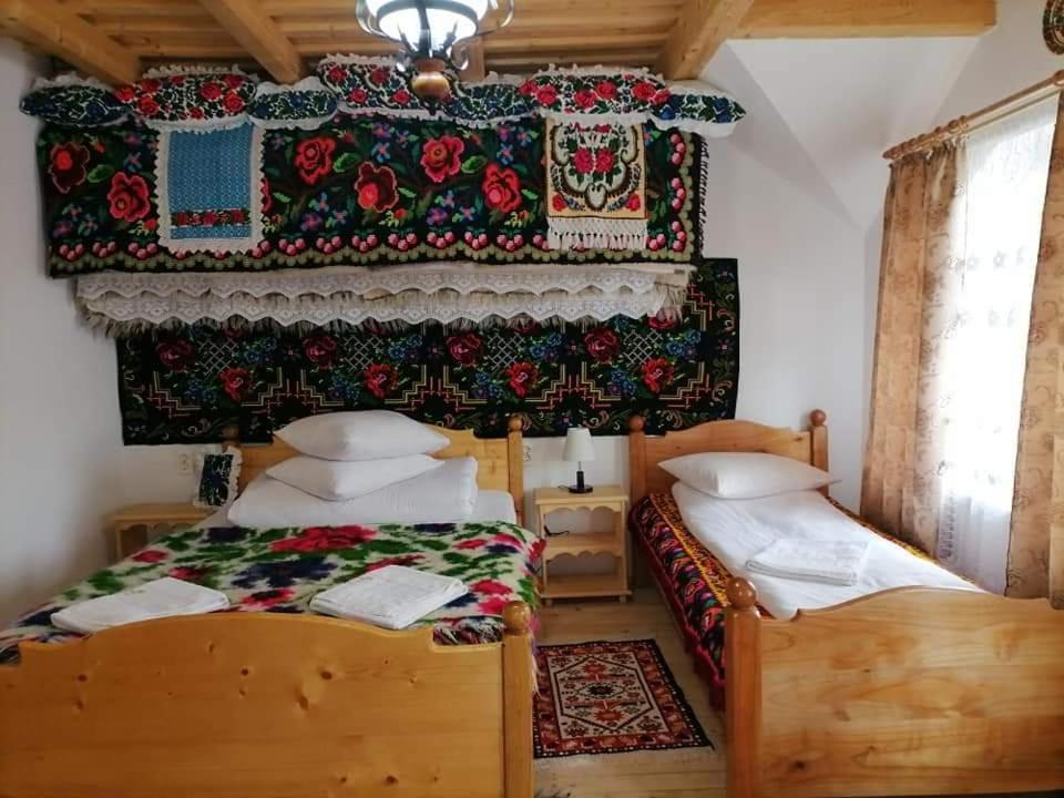 Отель Sub Creasta Cocosului Breb Экстерьер фото